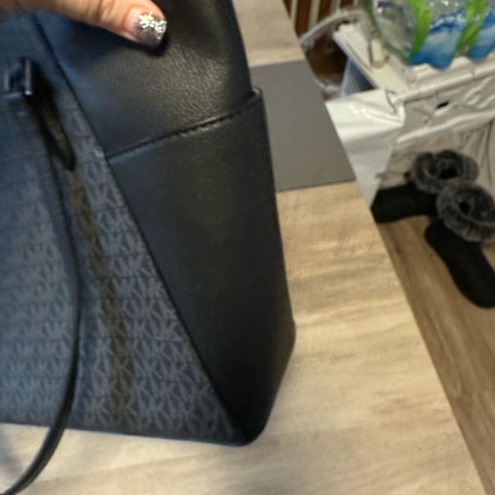 Black Michael Kors Jet‎ Set Tote - Picture 5 of 9